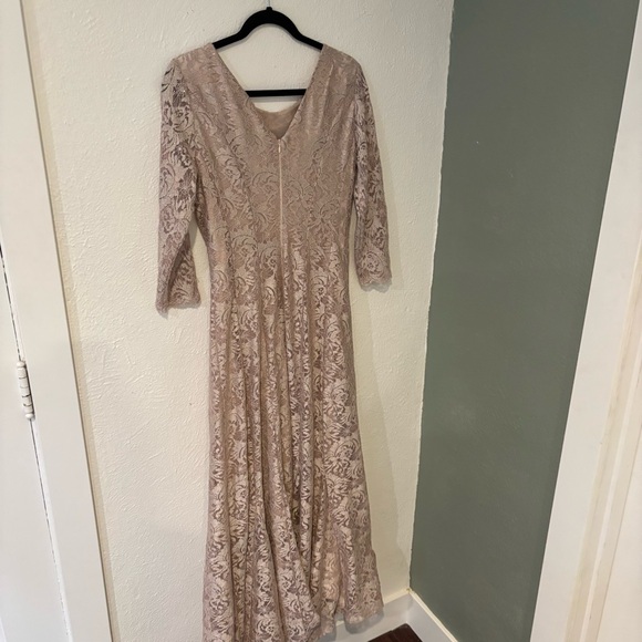 Tahari rose gold mother of the bride dress with lace and gem detail size 8 - Picture 8 of 10
